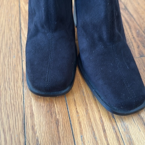 Elegant Black Heeled Boots for Women - Picture 3 of 6